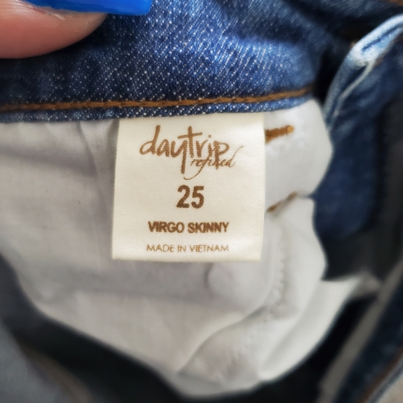 DAYTRIP | Refined Virgo Skinny Distressed | 25 - Picture 5 of 7